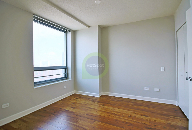 360 N Canal St - Photo 7 of 14