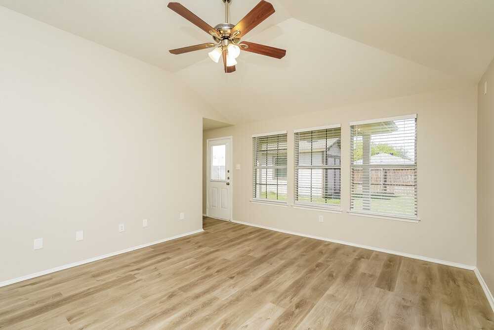 8813 Sagebrush Trl - Photo 5 of 16