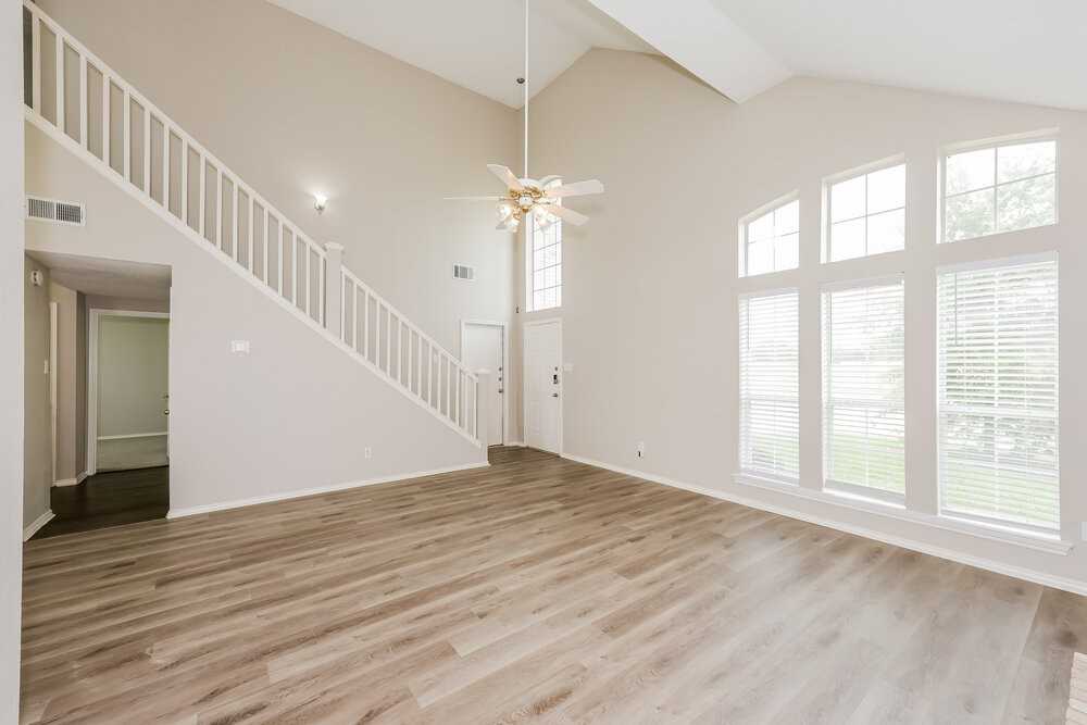 300 Stone Creek Blvd - Photo 5 of 17