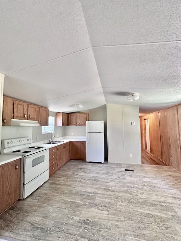 110 Rustic Ln - Photo 2 of 9
