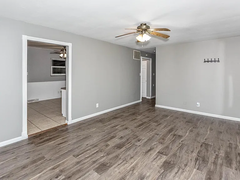102 W Madison Ave - Photo 6 of 16