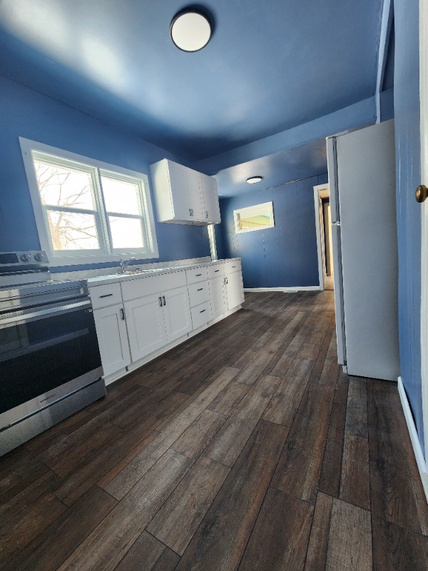 1460 Eagle St - Photo 4 of 9