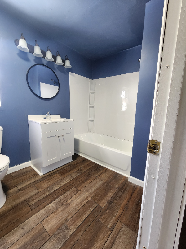 1460 Eagle St - Photo 5 of 9