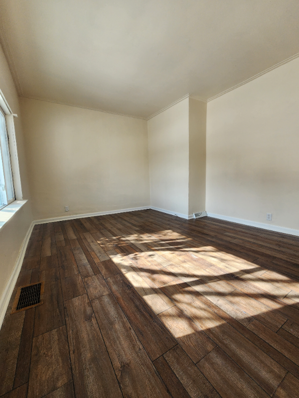 1460 Eagle St - Photo 6 of 9