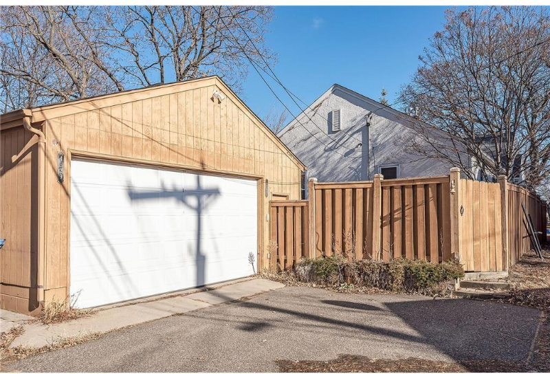 4329 Thomas Ave N - Photo 4 of 10