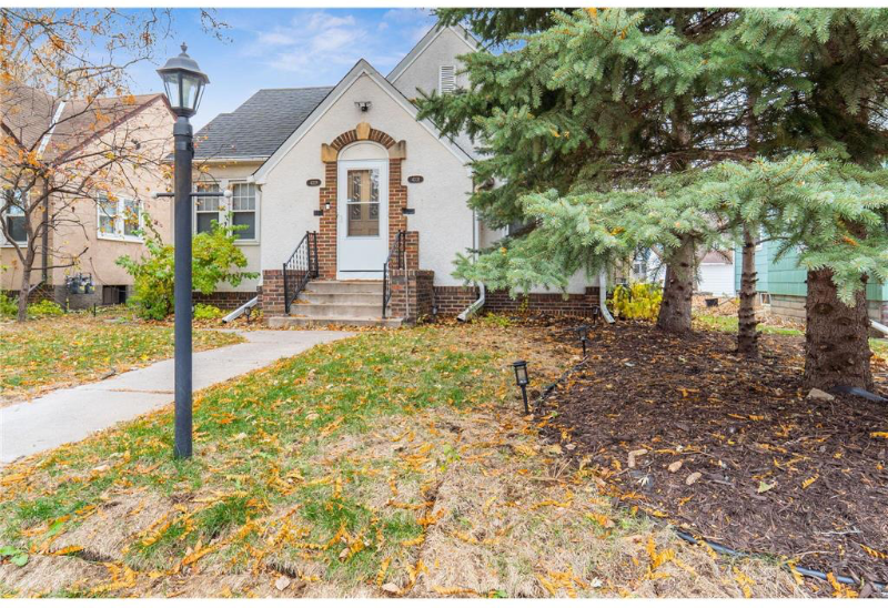 4329 Thomas Ave N - Photo 5 of 10