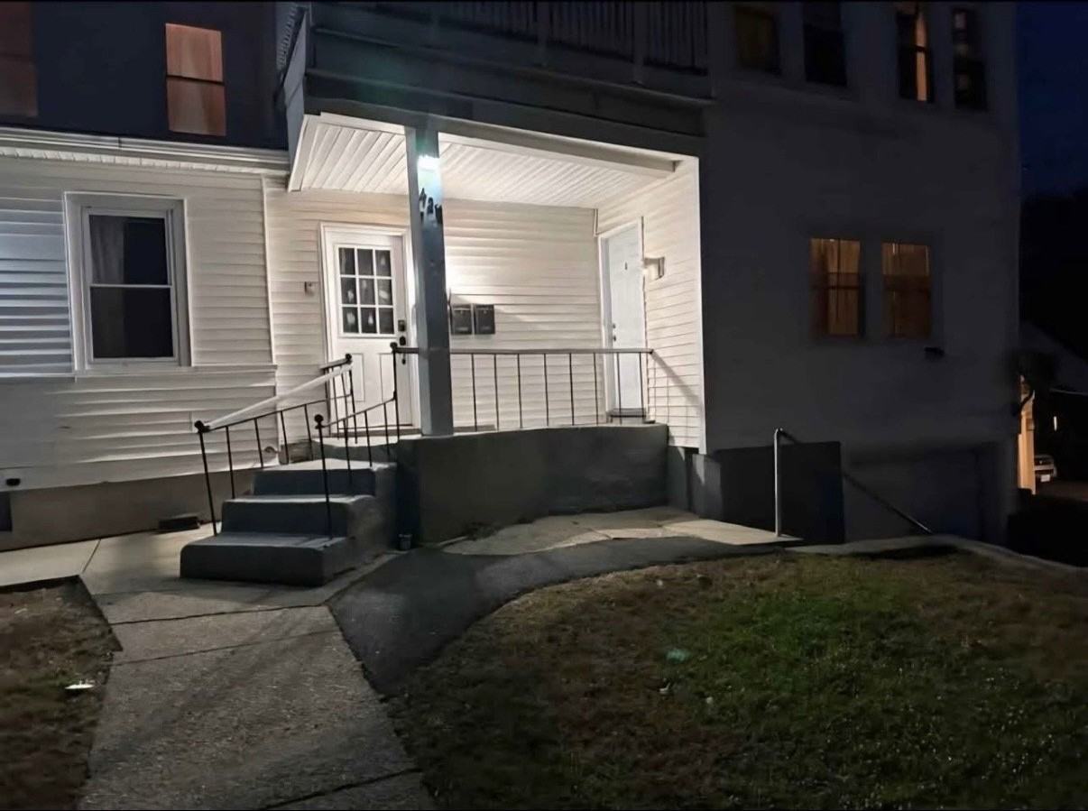 428 Elm St #2ndFL - Photo 2 of 19