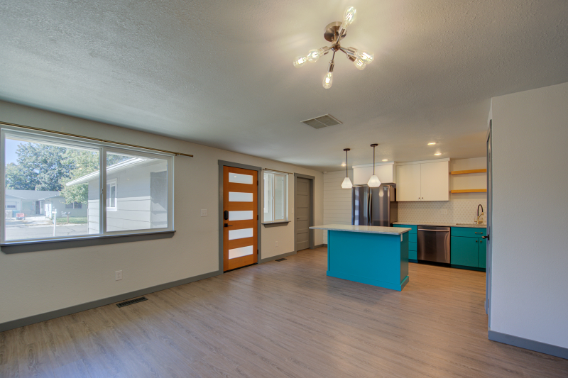 2034 Division Ave - Photo 7 of 25