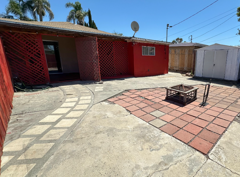 4640 Clairemont Dr - Photo 4 of 17