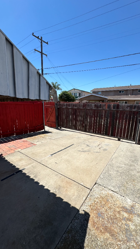 4640 Clairemont Dr - Photo 5 of 17
