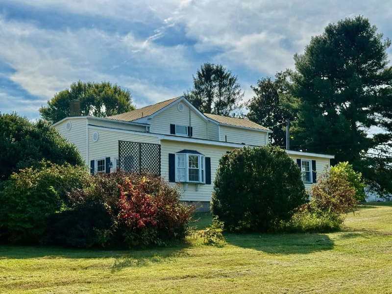 23217 Village Rd - Photo 2 of 20