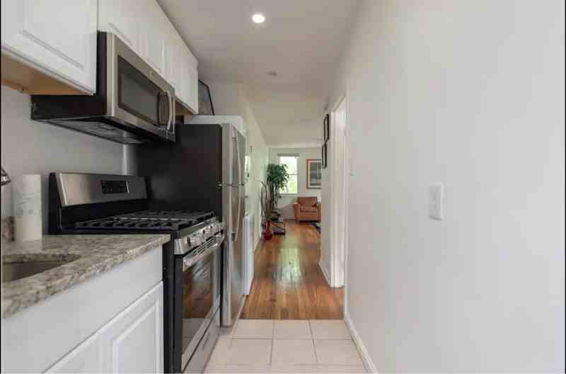 1136 45th St Ne #4 - Photo 2 of 20