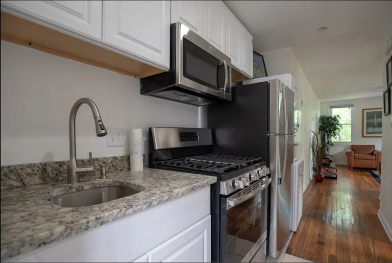 1136 45th St Ne #4 - Photo 5 of 20