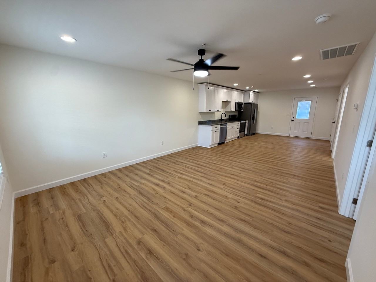 570 Pippin Rd #B - Photo 4 of 19