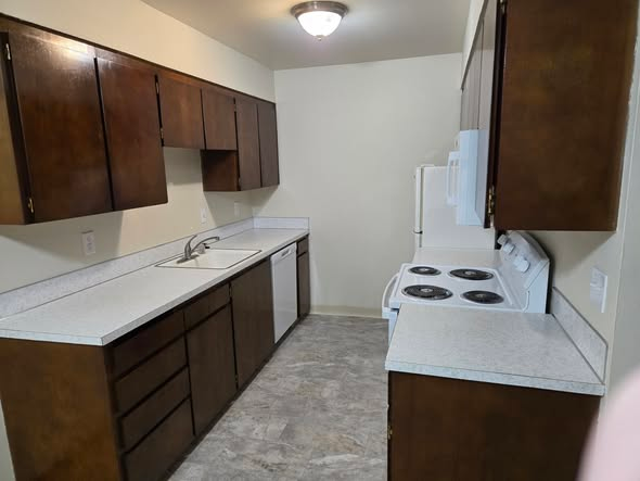4012 E 16th St - Photo 3 of 10