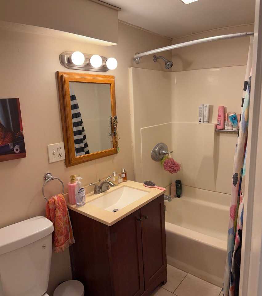 454 N Windsor St #1 - Photo 4 of 4