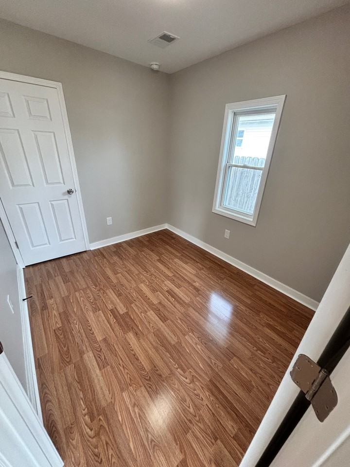 3716 Homewood Ave - Photo 2 of 10