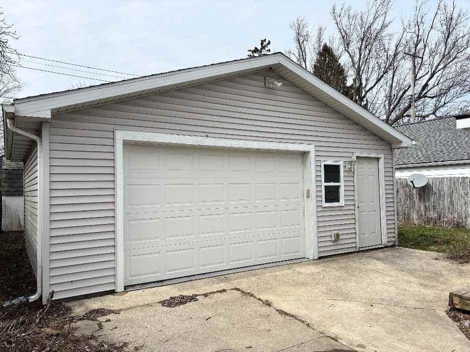 3716 Homewood Ave - Photo 5 of 10