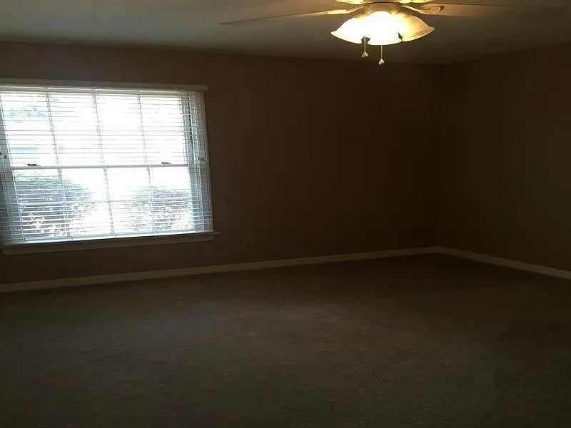 1912 Sunshine Sq - Photo 2 of 12