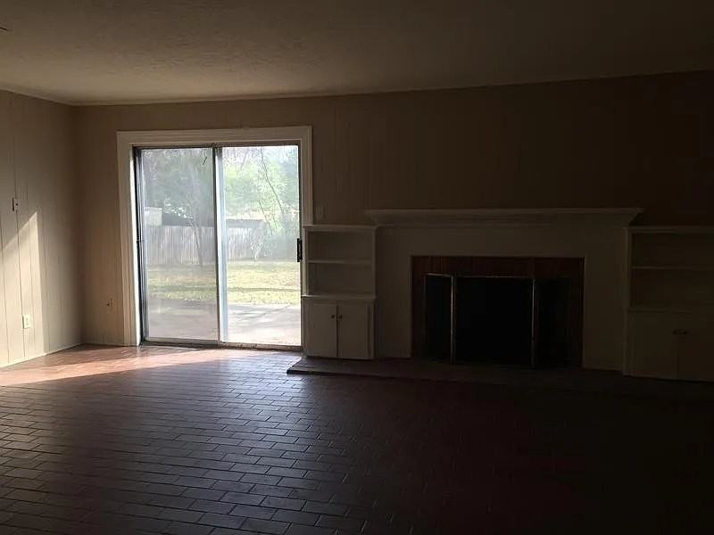 1912 Sunshine Sq - Photo 3 of 12