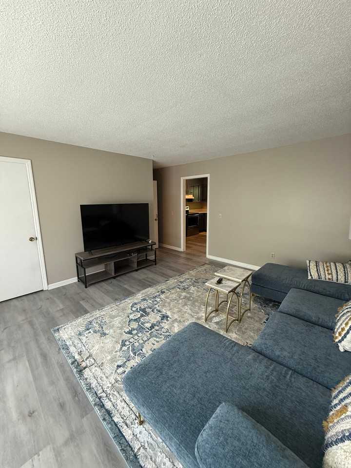 7531 Leemont Dr - Photo 4 of 19