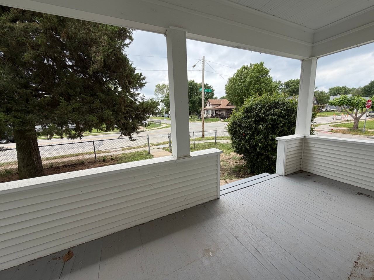 2524 Fort St - Photo 2 of 20