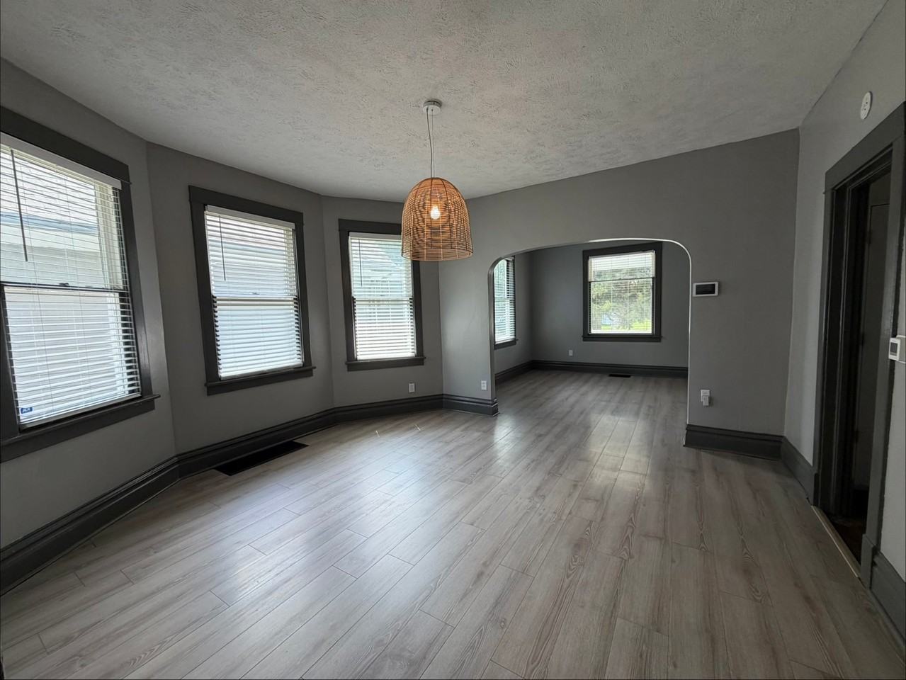 2524 Fort St - Photo 4 of 20