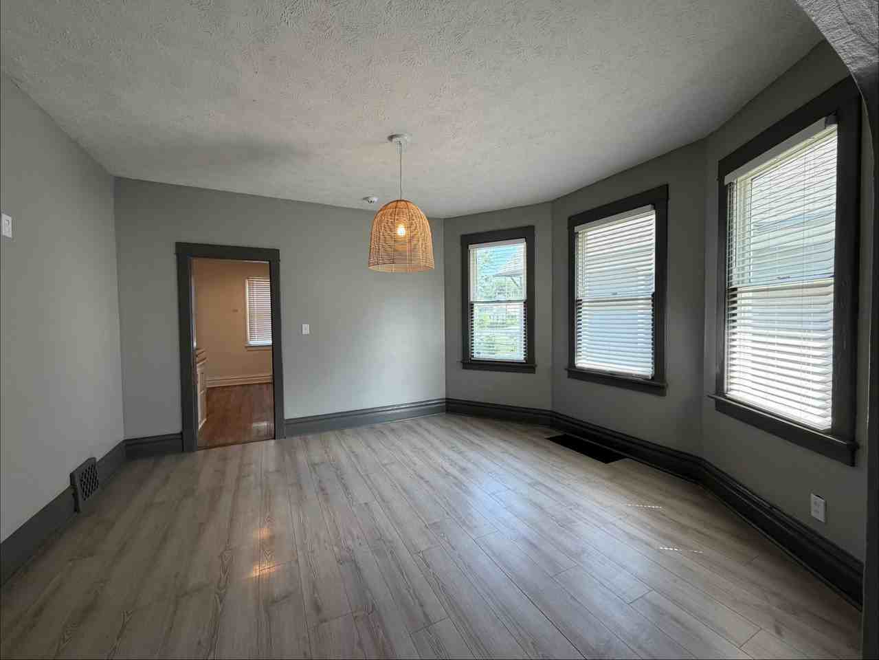 2524 Fort St - Photo 5 of 20