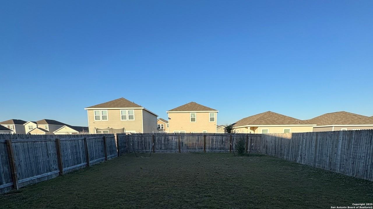 14685 Maple Ter - Photo 3 of 8