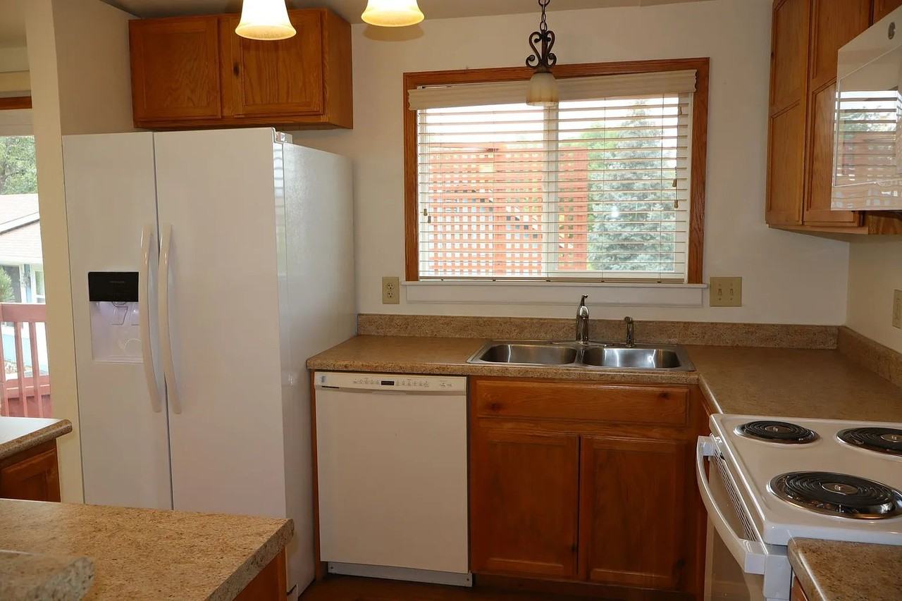 1841 Wintergreen Pl - Photo 3 of 18