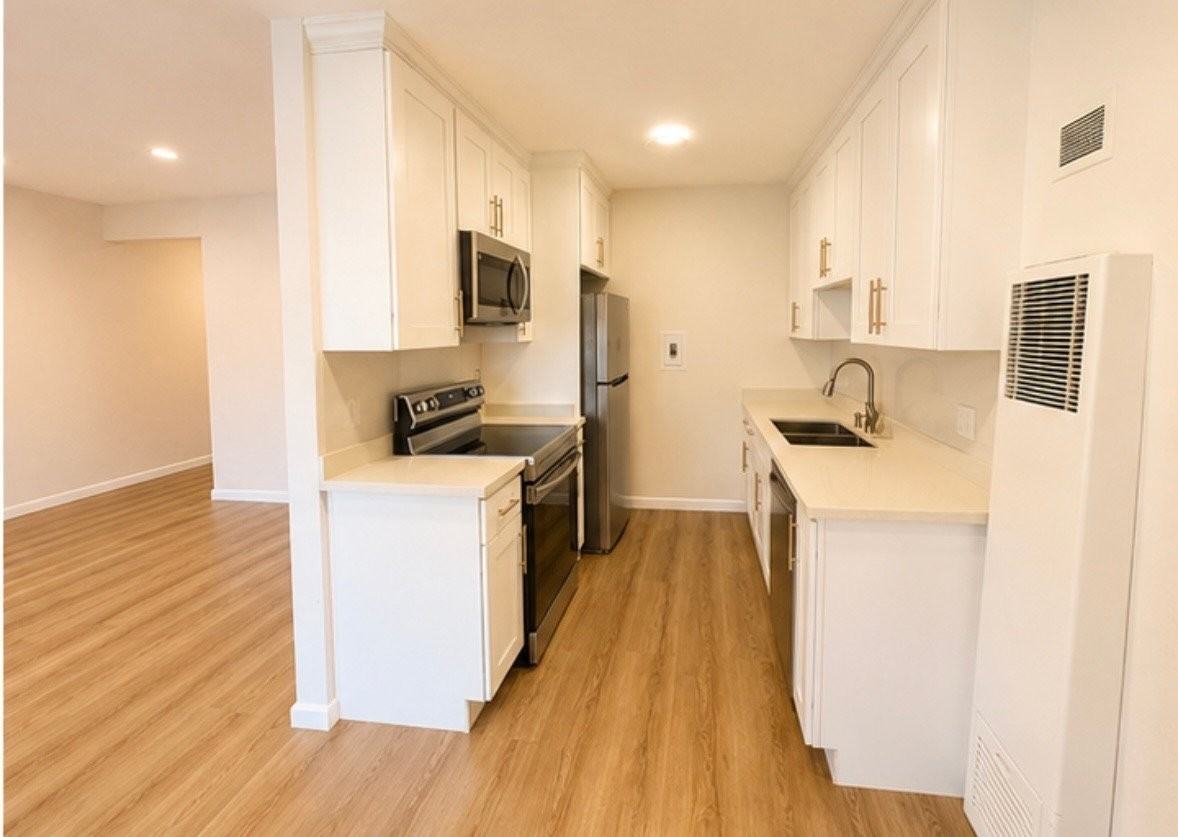 711 N Jackson St #5 - Photo 4 of 7