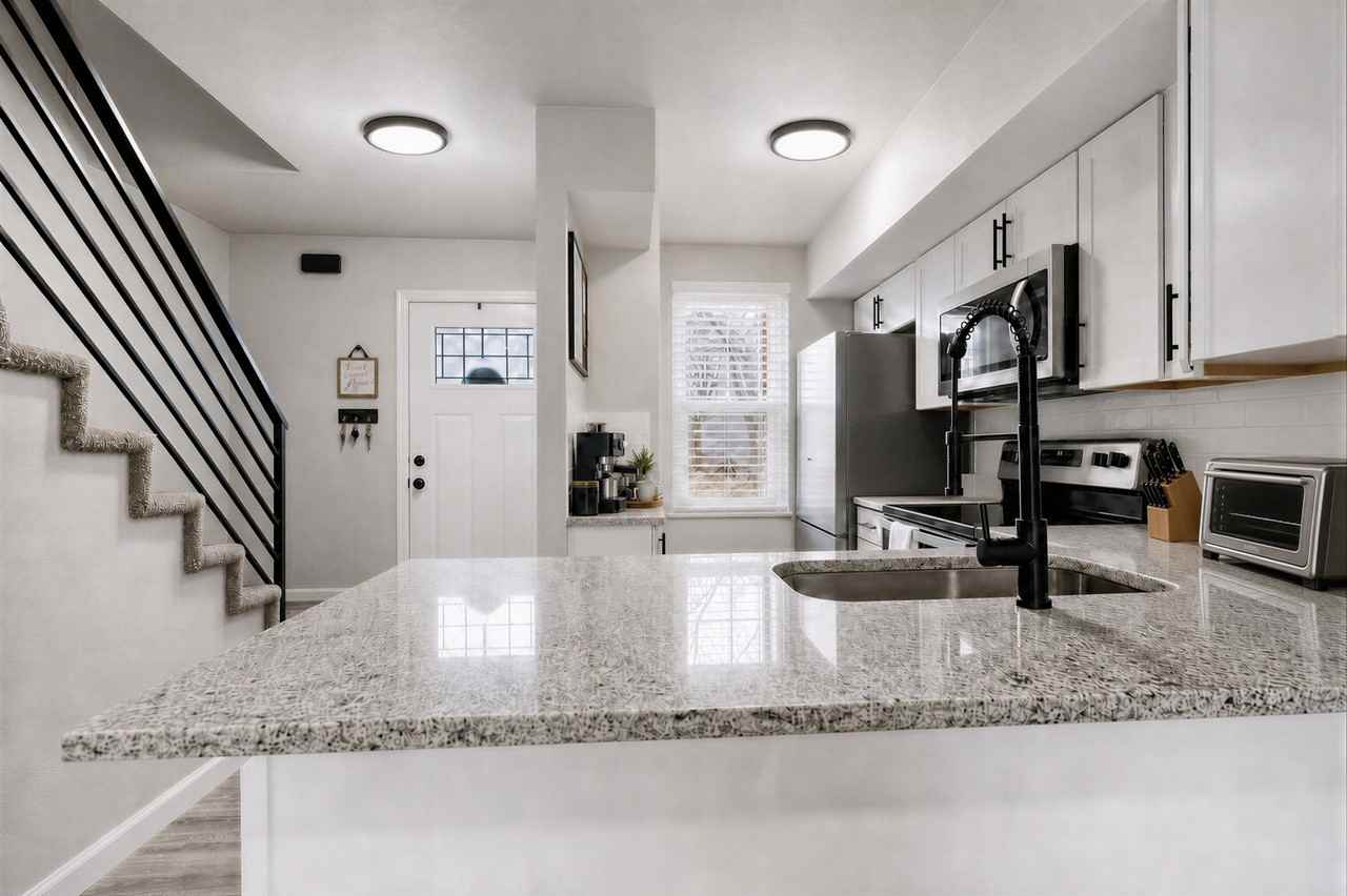 4027 Charleston Dr - Photo 2 of 12