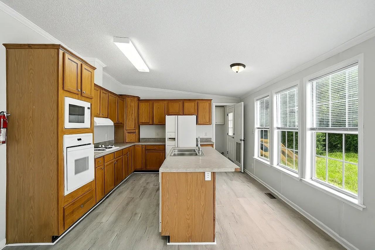 1168B Northside Rd - Photo 2 of 10