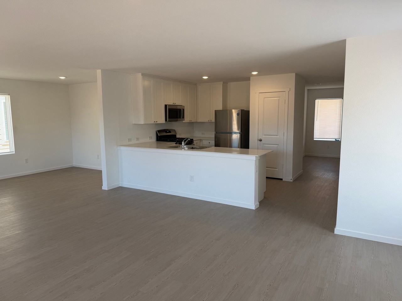 1503 Good Prairie Ave - Photo 3 of 20