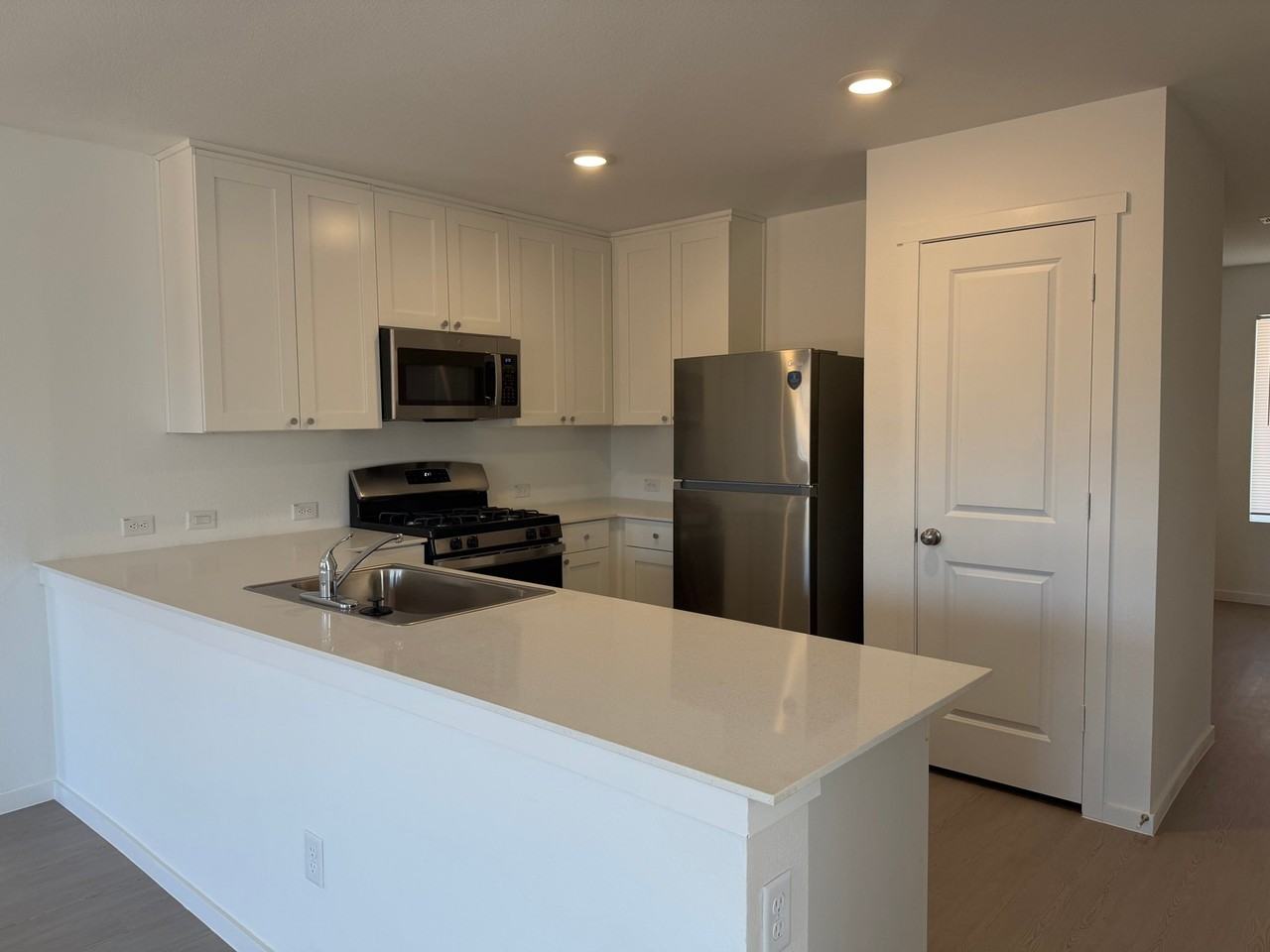 1503 Good Prairie Ave - Photo 4 of 20