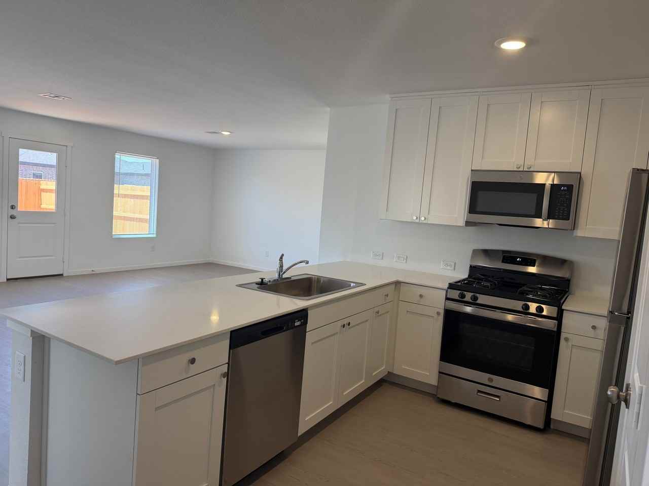 1503 Good Prairie Ave - Photo 7 of 20