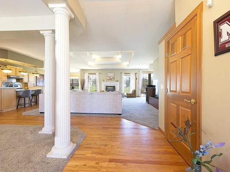 1805 Red Tail Dr - Photo 3 of 20