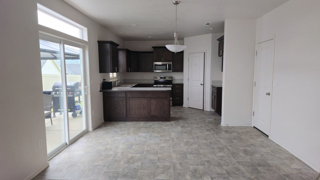 5 Patty Cir - Photo 4 of 20
