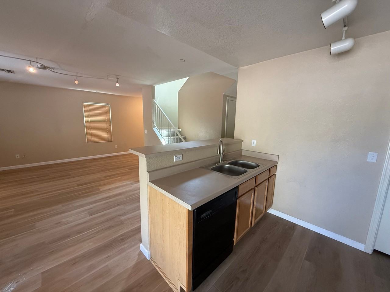 8452 N Avenida De La Vis - Photo 6 of 14