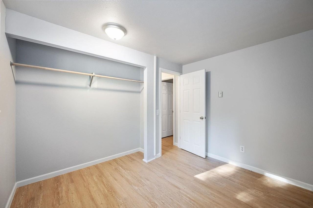 136 Windward Dr - Photo 6 of 20