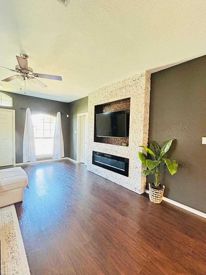 2835 Becki Dr - Photo 2 of 14