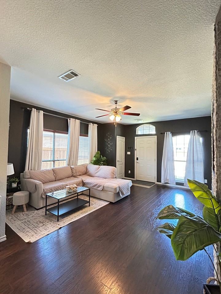 2835 Becki Dr - Photo 3 of 14