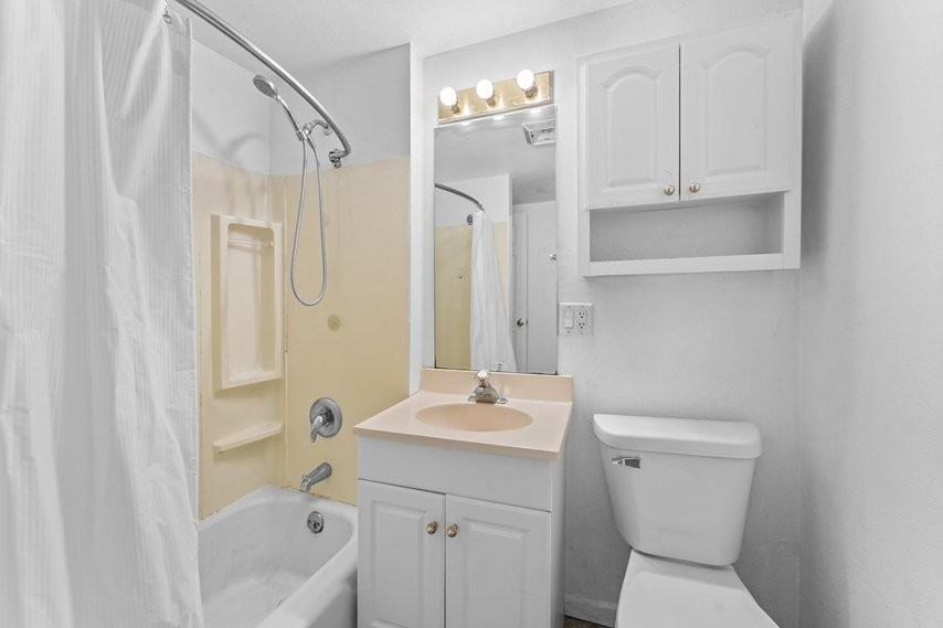 137 S Walnut St #2 - Photo 4 of 6