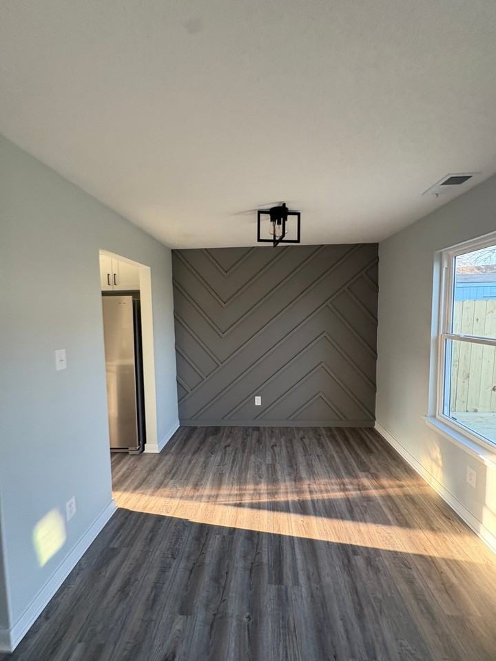 3675 Sylvan Ln - Photo 3 of 6