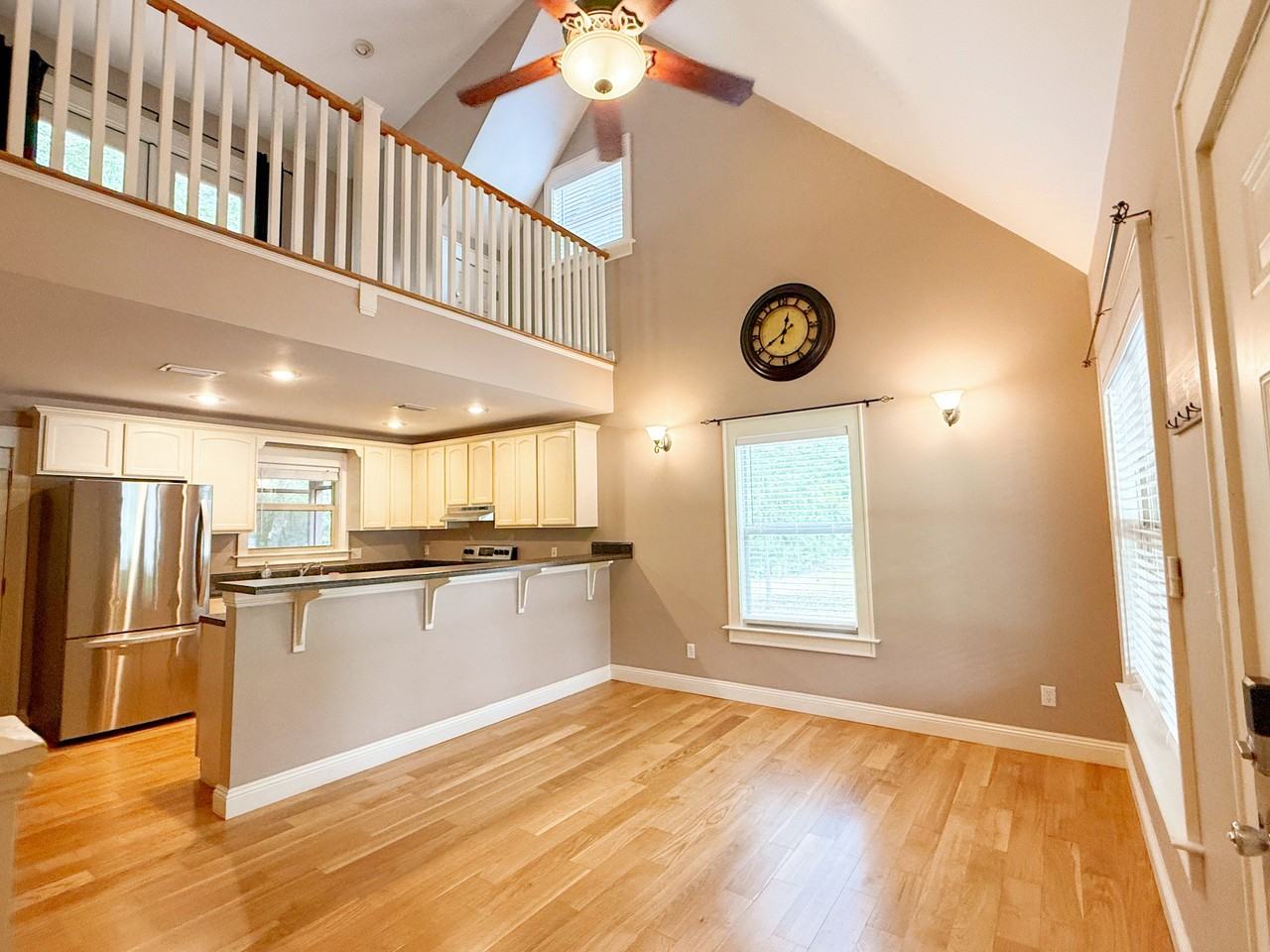 245 Pine St - Photo 6 of 18