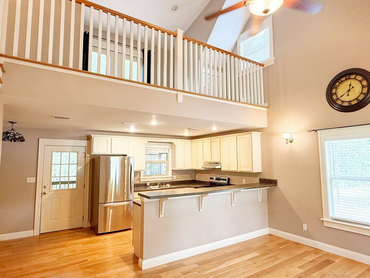 245 Pine St - Photo 7 of 18