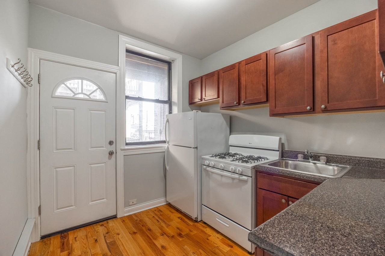4415 N Wolcott Ave #B3 - Photo 2 of 6