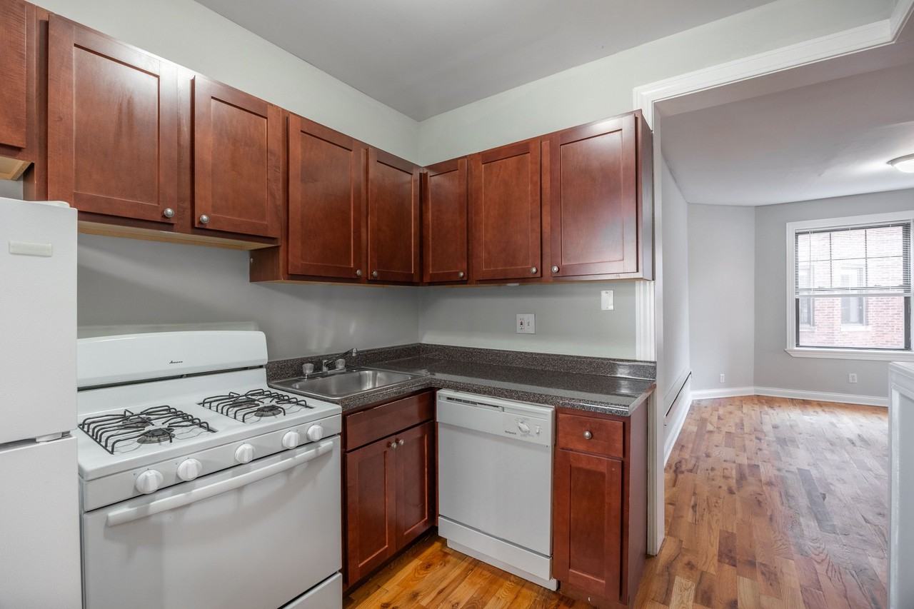 4415 N Wolcott Ave #B3 - Photo 3 of 6