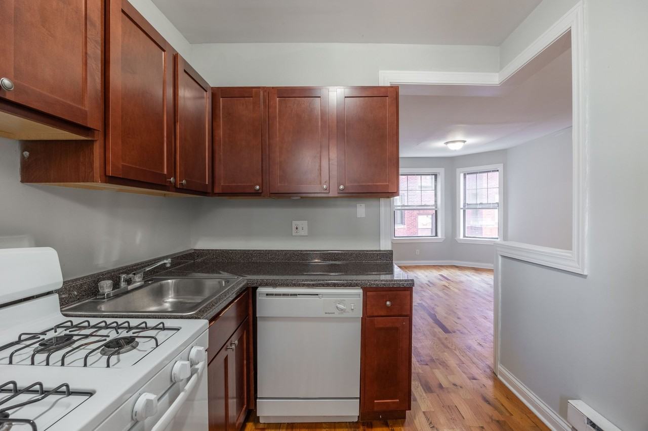 4415 N Wolcott Ave #B3 - Photo 4 of 6