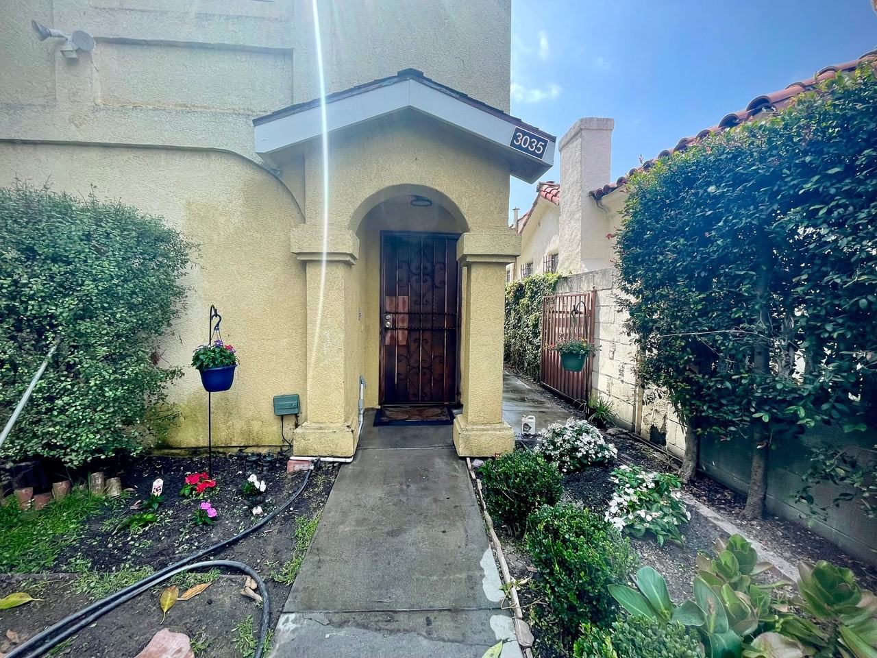 3035 S Palm Grove Ave - Photo 3 of 17